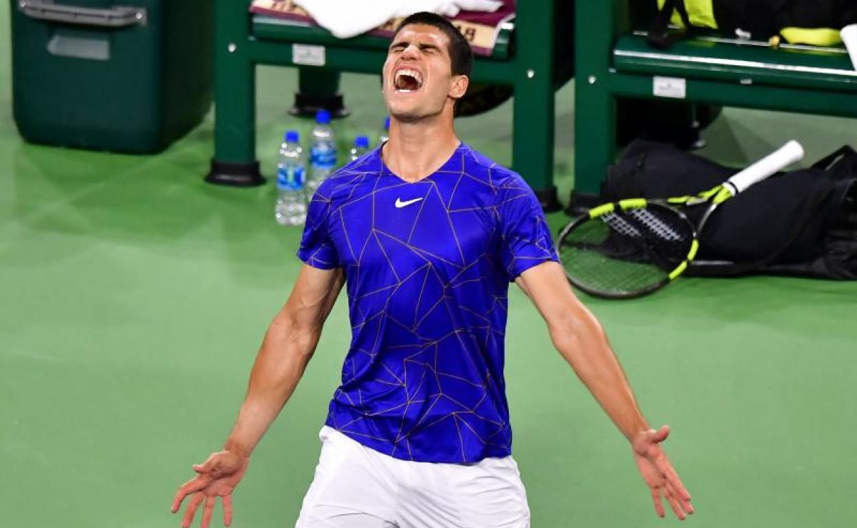 Carlos Alcaraz celebra su pase a las semifinales de Indian Wells. 