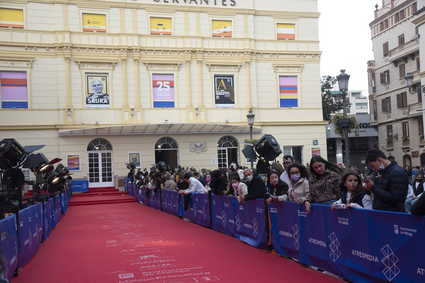 La alfombra roja del domingo volvió a estar animada, aunque deslucida por la lluvia 