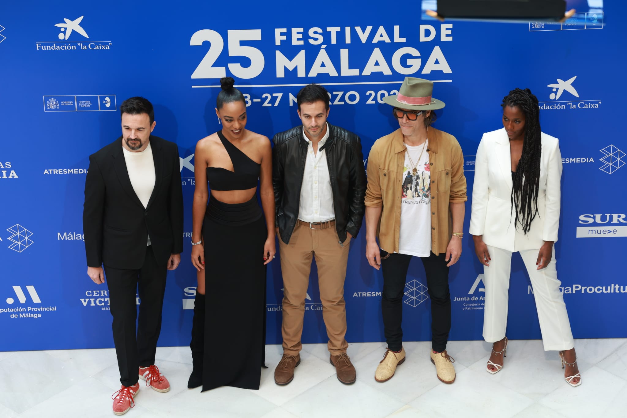 Photocall con el equipo de la película 'La piel en llamas', de David Martín Porras