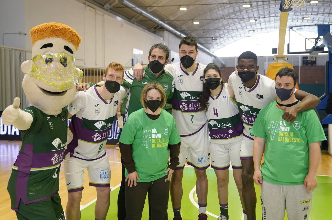 Fotos: La especial jornada del Unicaja con Málaga Down