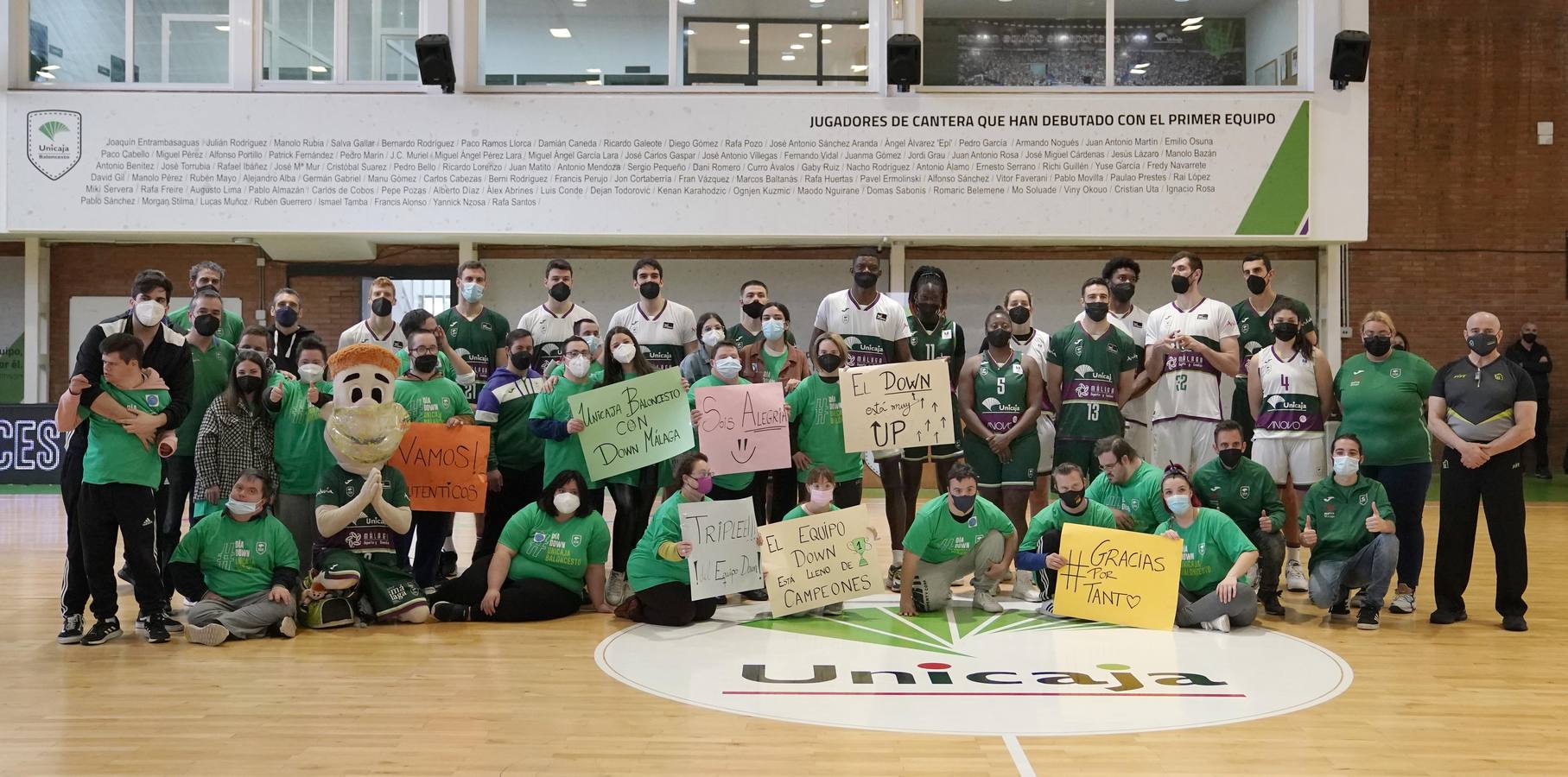 Fotos: La especial jornada del Unicaja con Málaga Down