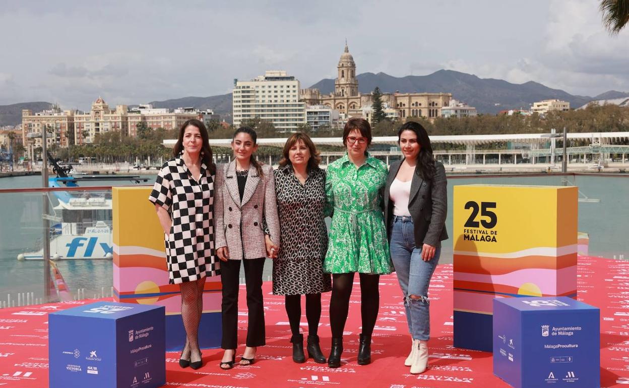 El elenco de 'Sinjar', en el photocall dell Muelle Uno