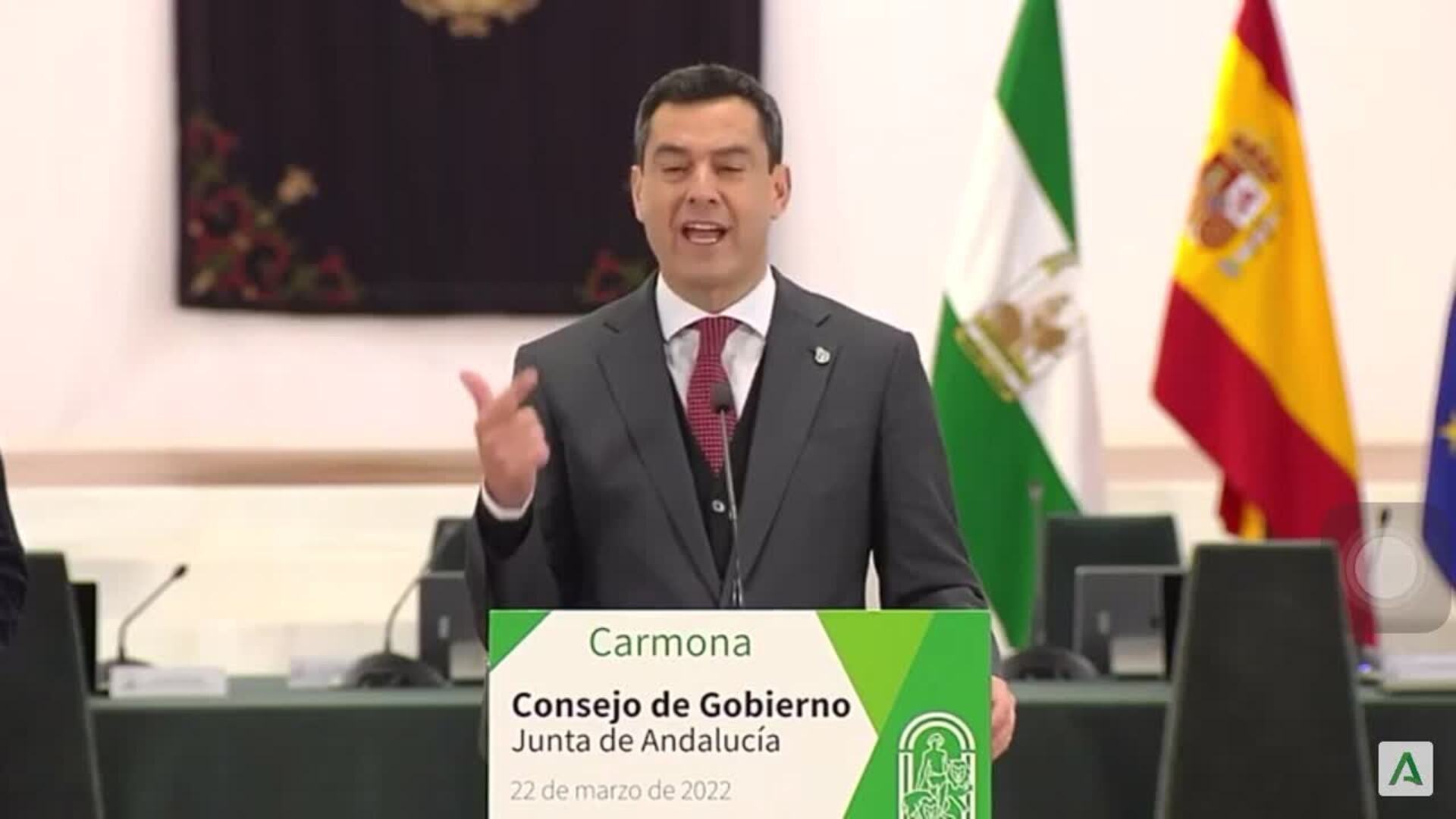 Juanma Moreno denuncia que Unicaja se está vaciando de contenido en Málaga