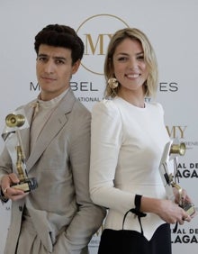 Imagen secundaria 2 - En la primera foto, Productores y actores de 'Toscana', en el photocall de Muelle Uno. En la segunda, Milena Smit y Olivia Baglivi, protagonistas de la primera película de Luc Knowles, 'Libélulas'. En la última, Los actores ganadores del premio de Maribel Yébenes, Nacho Yanes y Paloma Bloyd. 