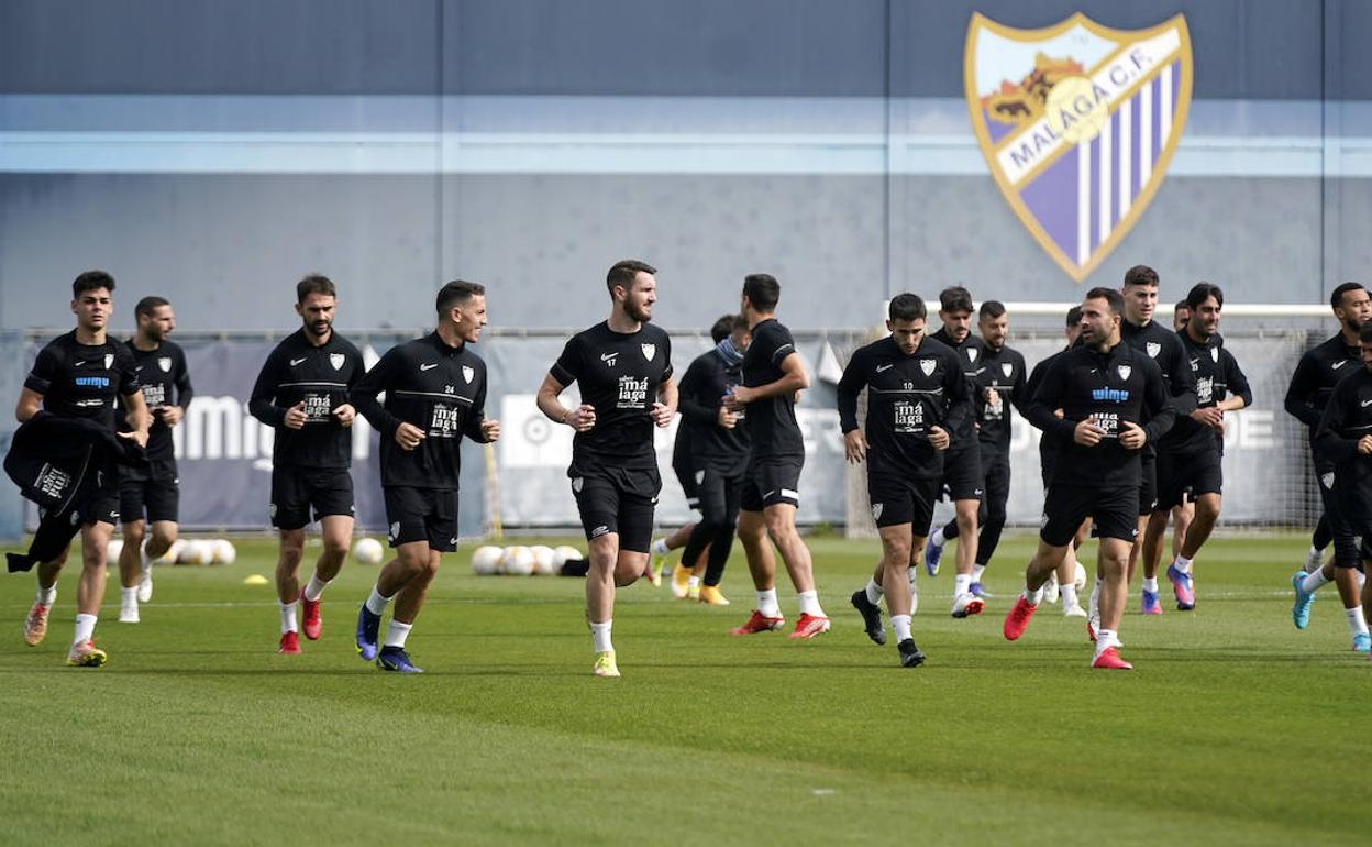 Jugadores del Málaga en un entrenamiento reciente en el Anexo de La Rosaleda.