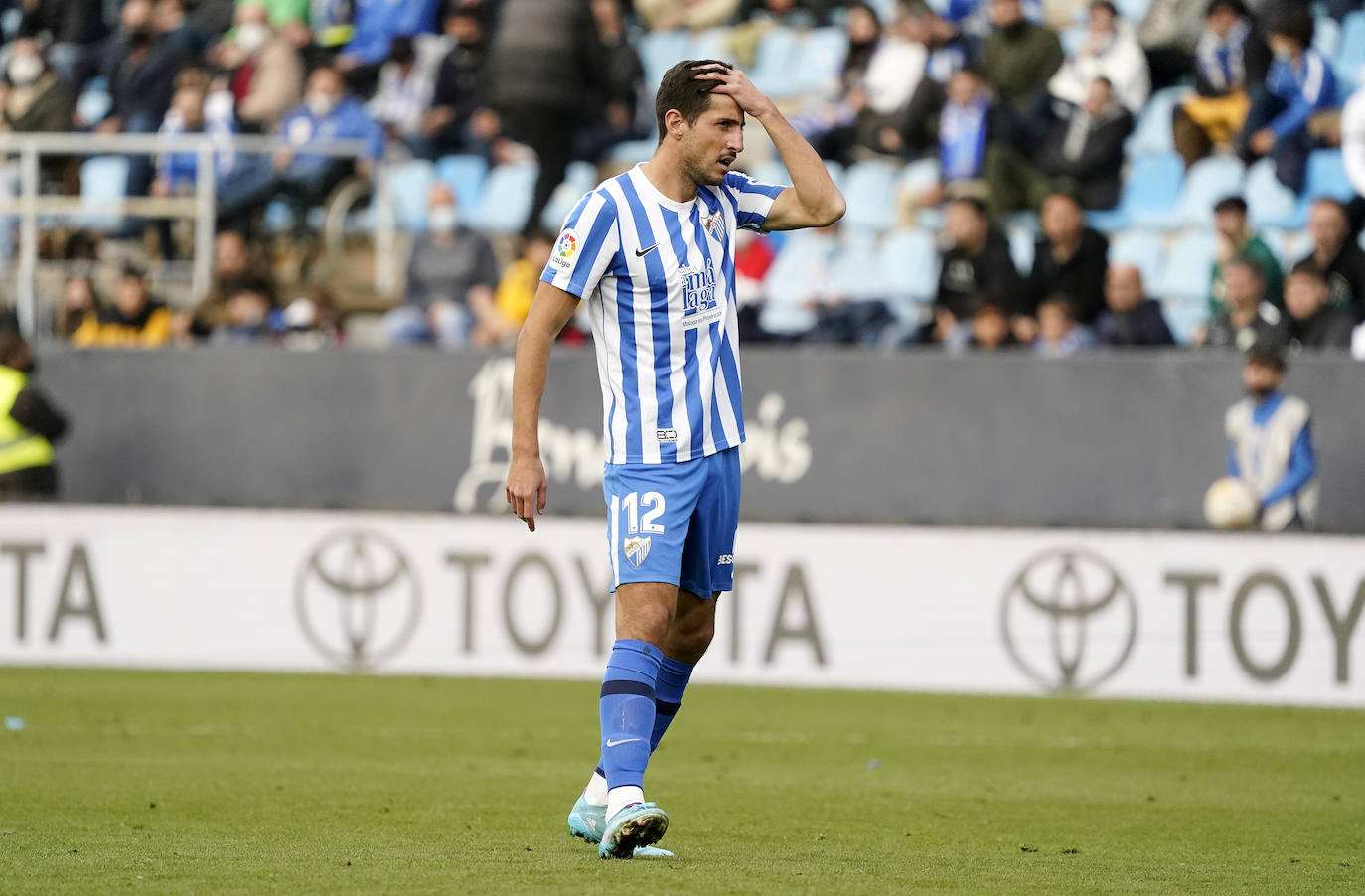 Derrota del Málaga en casa ante el Huesca (0-2). 