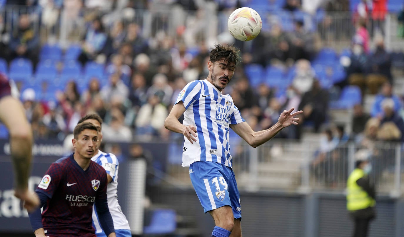 Derrota del Málaga en casa ante el Huesca (0-2). 