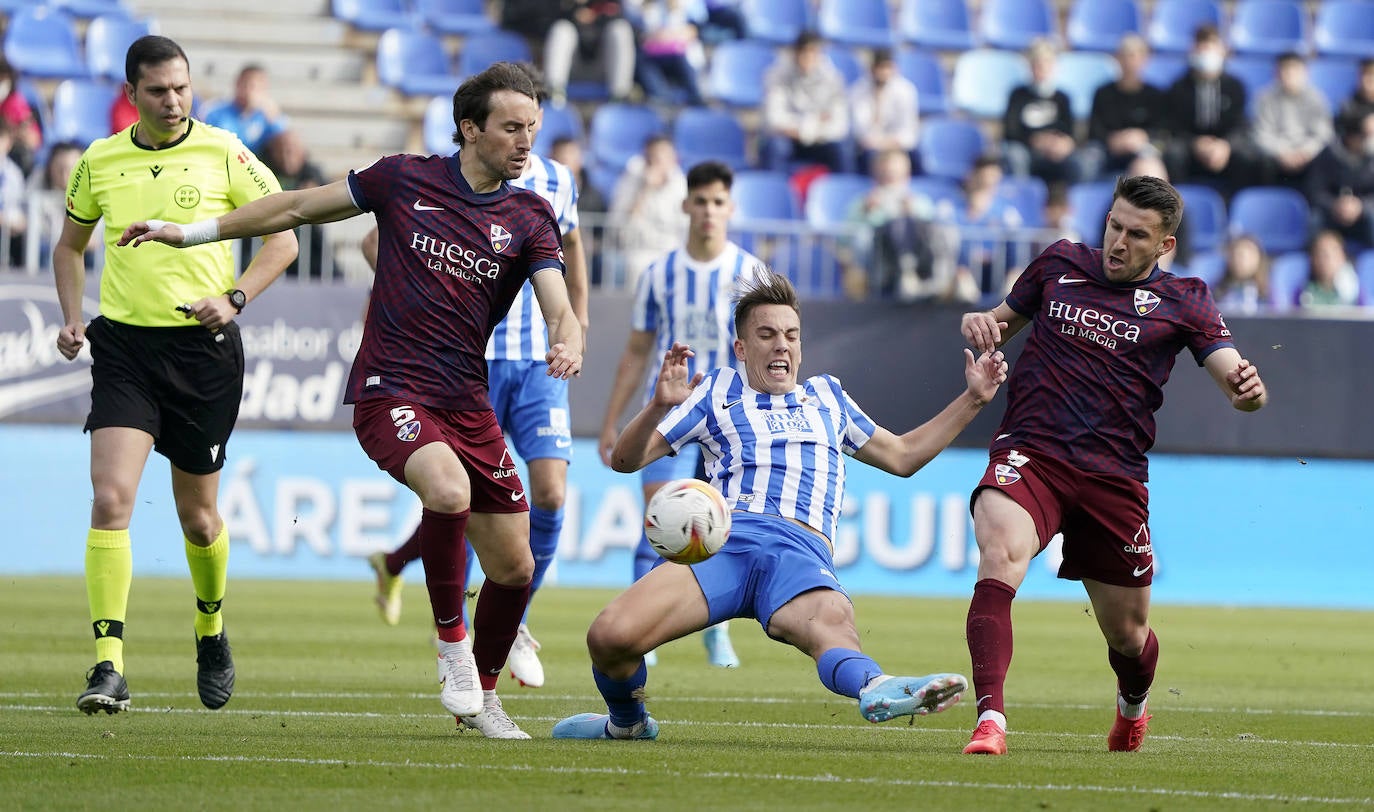 Derrota del Málaga en casa ante el Huesca (0-2). 