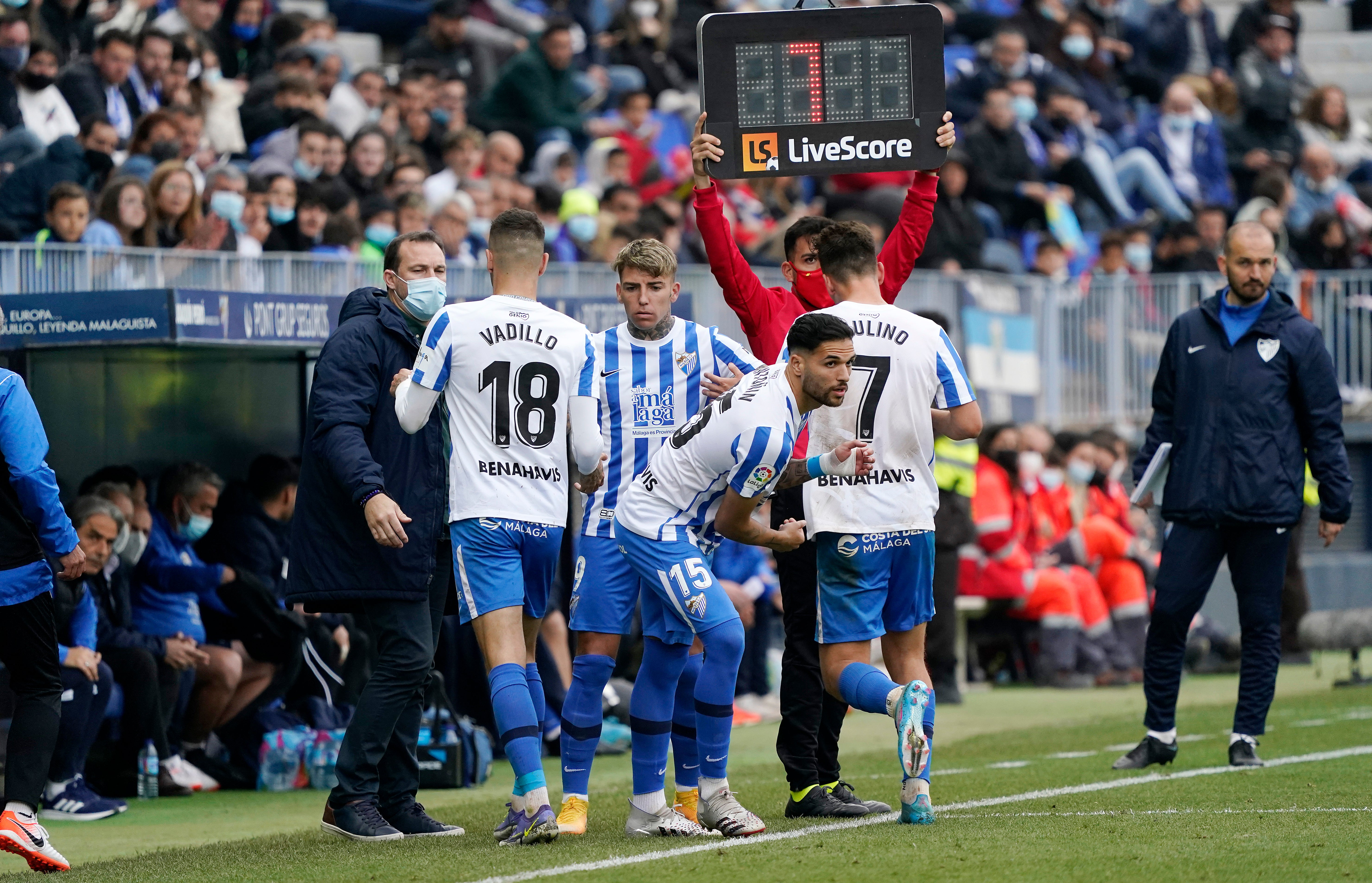 Derrota del Málaga en casa ante el Huesca (0-2). 