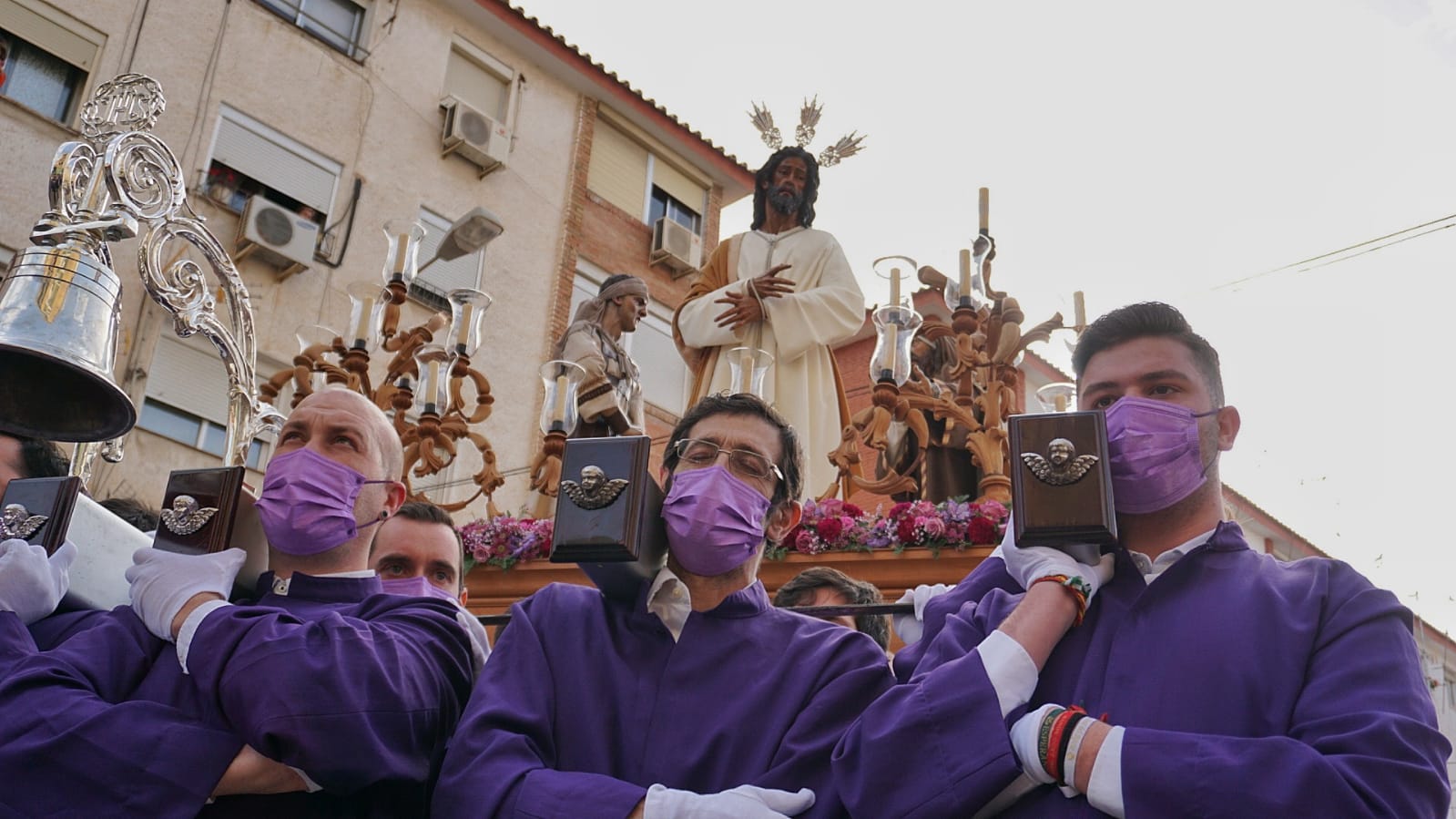 Procesiones previas a la Semana Santa, tras dos años sin salir con motivo de la pandemia, en la que cientos de personas arroparon en todo momento las salidas
