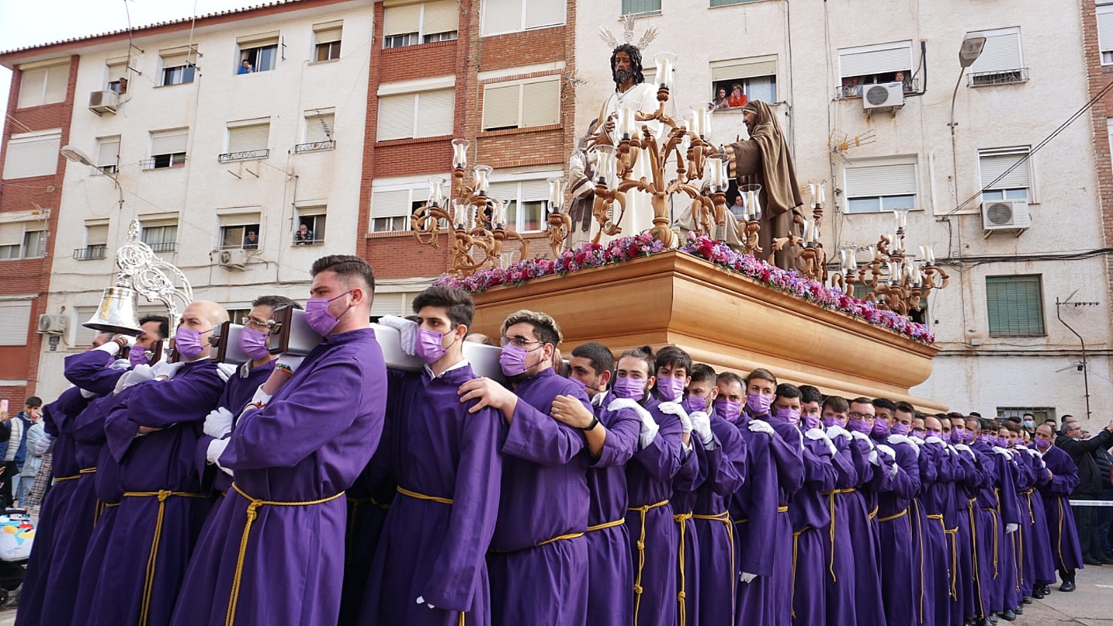 Procesiones previas a la Semana Santa, tras dos años sin salir con motivo de la pandemia, en la que cientos de personas arroparon en todo momento las salidas