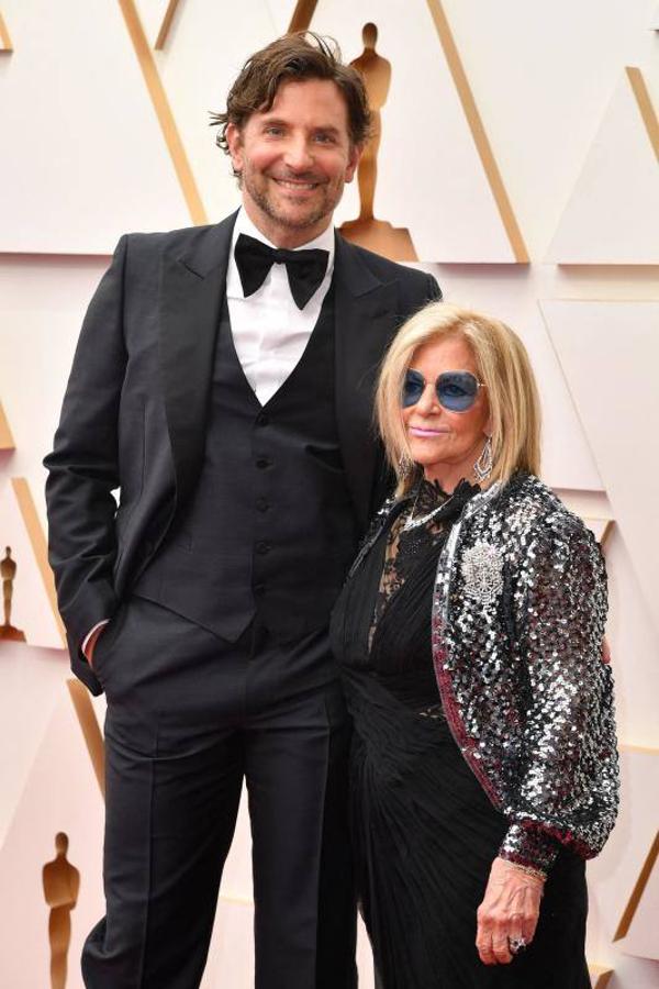 Bradley Cooper ha posado con su madre. 