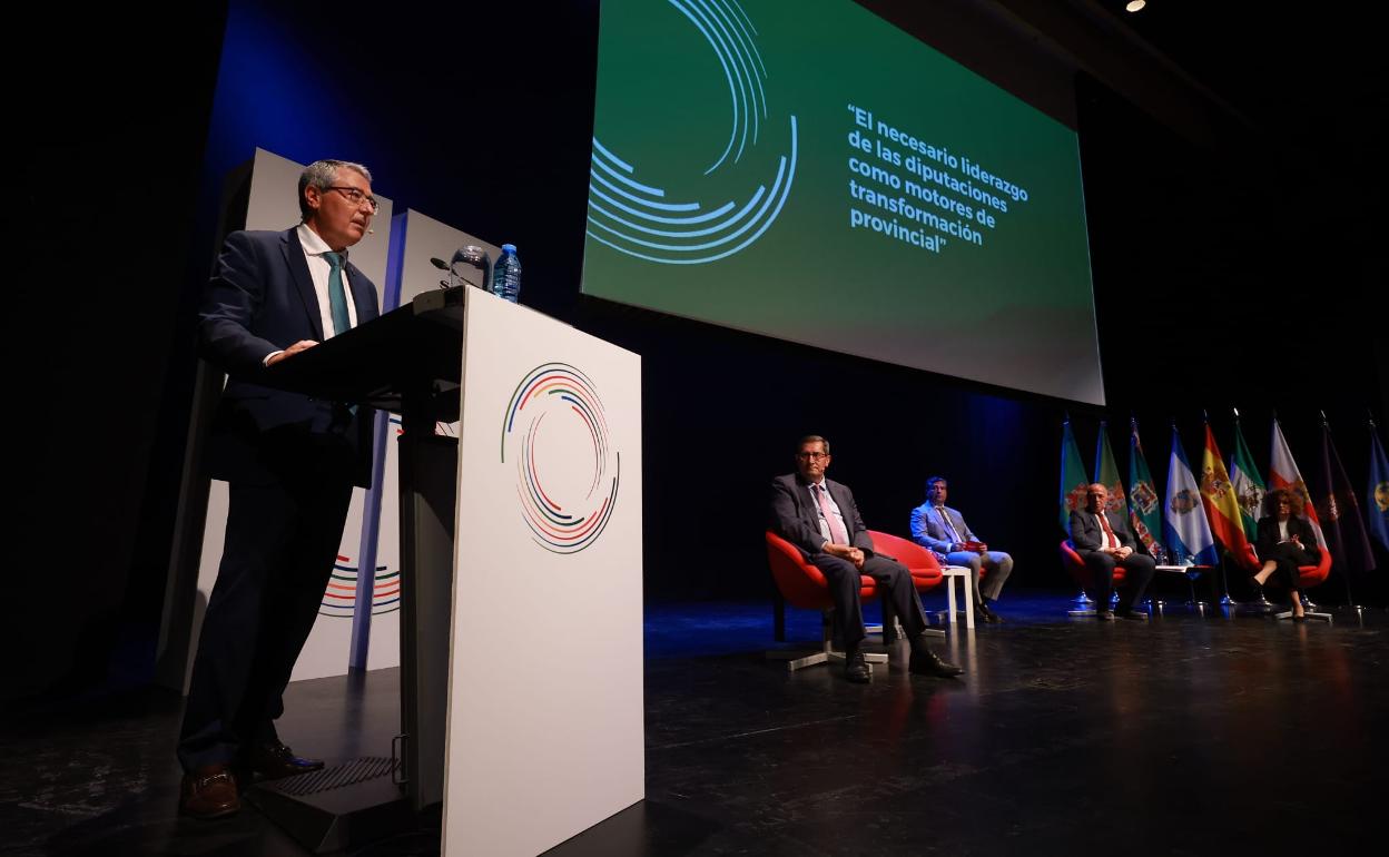 Francisco Salado, este lunes durante su intervención en la cumbre de diputaciones provinciales. 