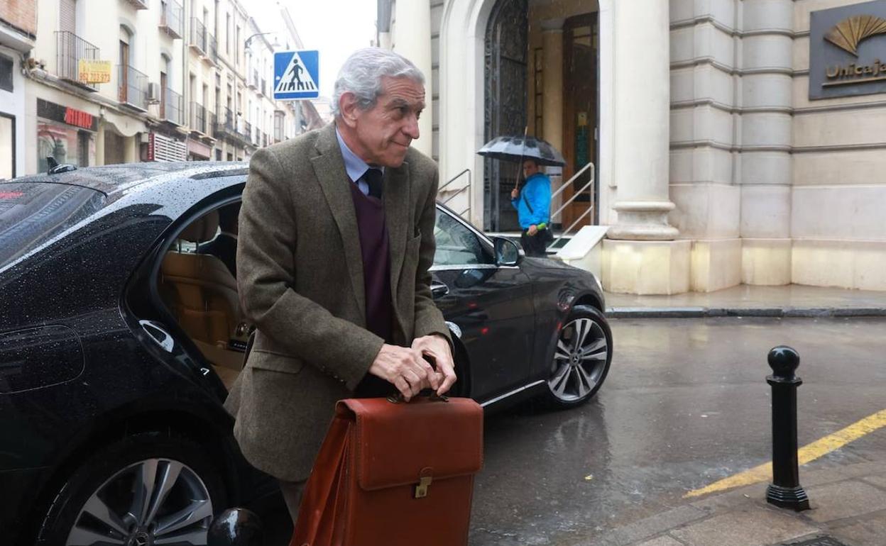 Medel, esta mañana entrando al Patronato en Antequera. 