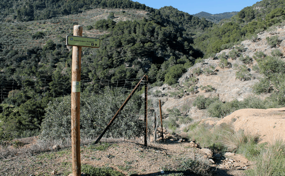 Diez rutas de senderismo que pasan junto a saltos de agua y nacimientos en Málaga