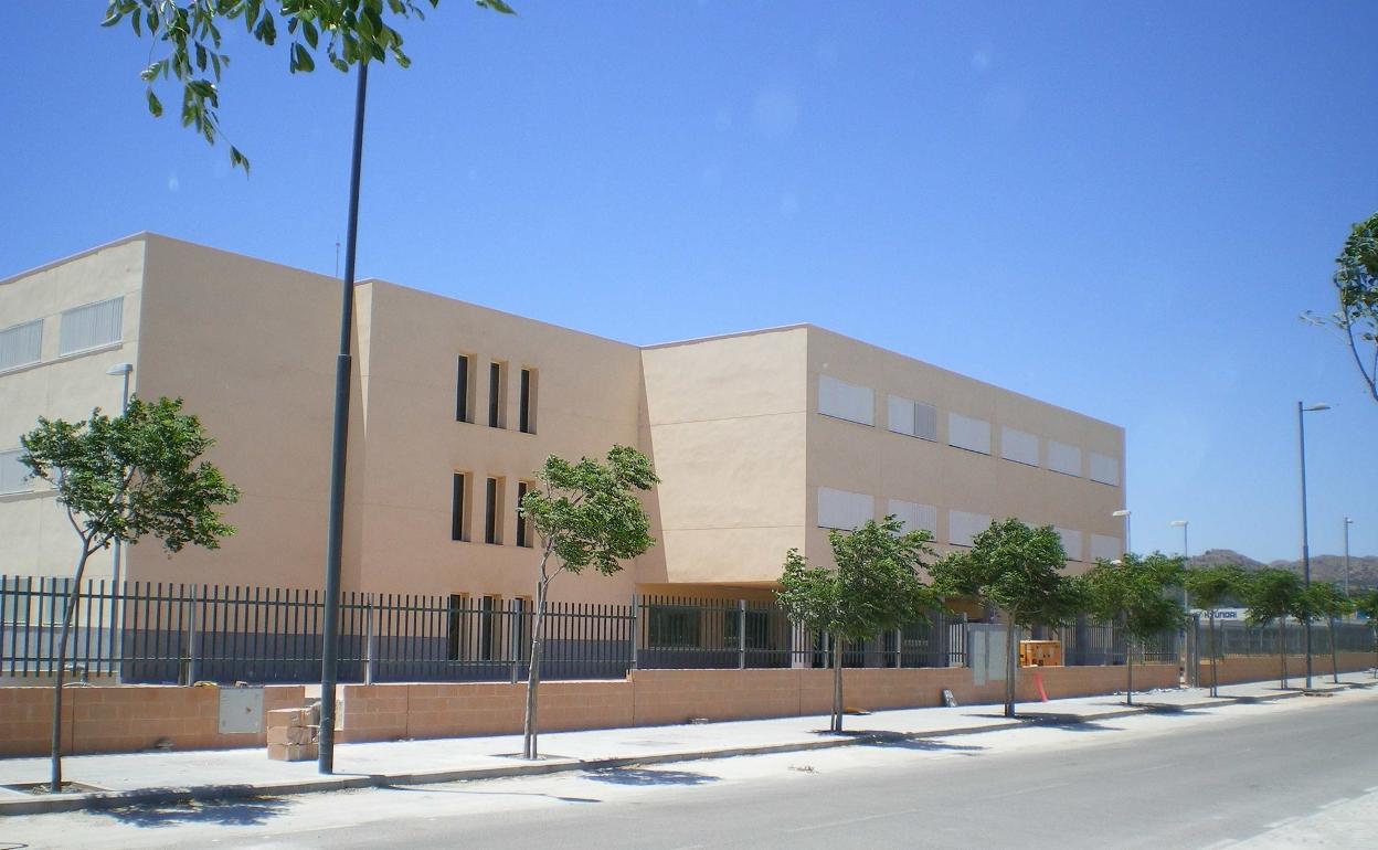 Fachada principal del instituto torreño. 