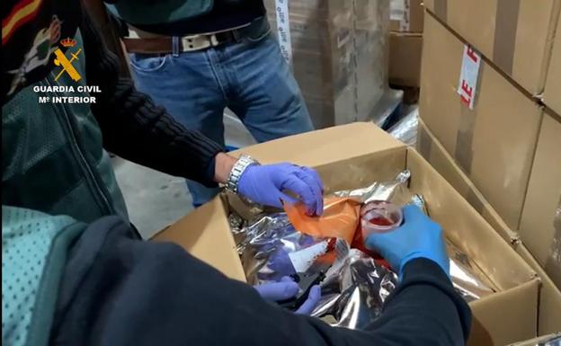 Cae una banda en Málaga que vendía extracto de gardenia no comestible haciéndolo pasar por azafrán