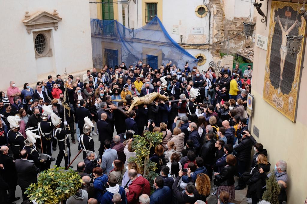 Sangre ha abierto el domingo una jornada en la que nueve cofradías trasladarán a sus imágenes