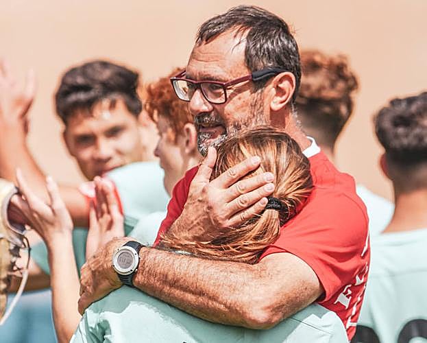 Idílico. El técnico ha encontrado su sitio en el club.