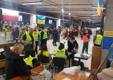 Imagen secundaria 1 - Los taxistas regresarán a España con una treintena de refugiados. SUR