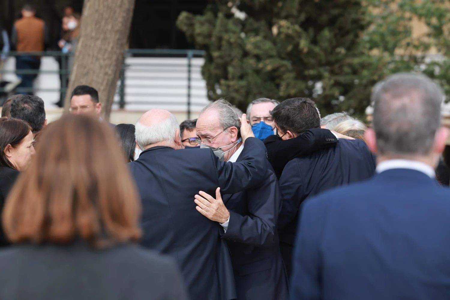 Autoridades, figuras del deportes y muchos amigos, acuden a la despedida del que fuera consejero de Educación y exentrenador de baloncesto