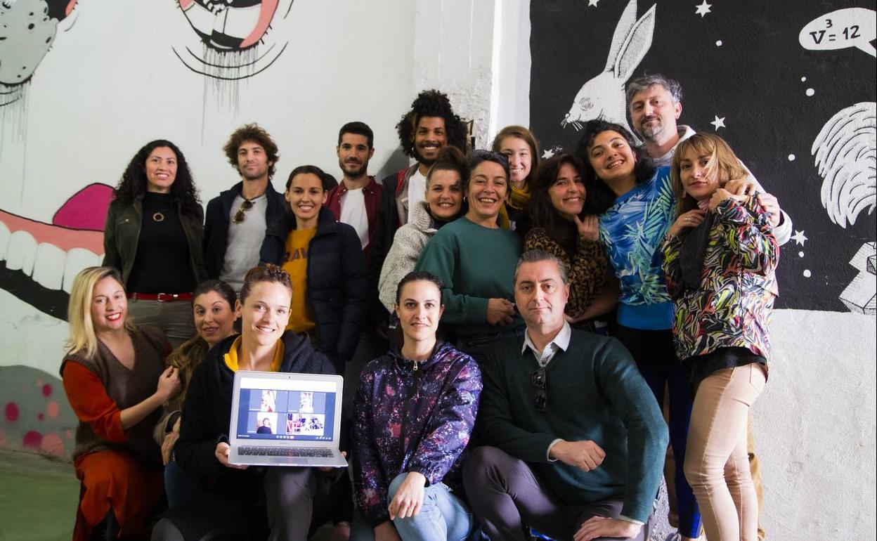 Profesionales de la danza en Málaga tras la primera reunión del colectivo.