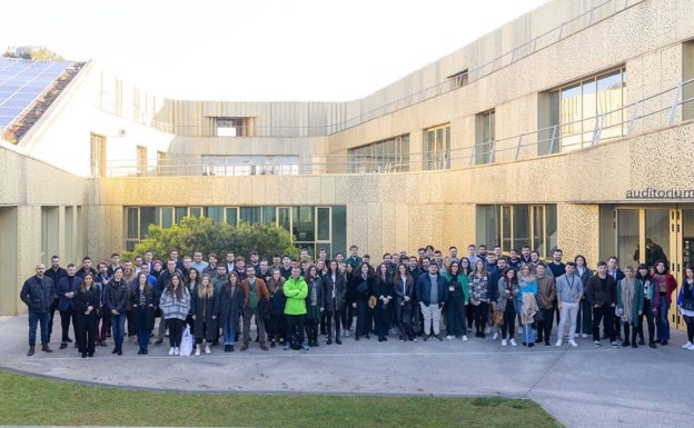 Foto de familia de los '100 Jóvenes talentos de la Gastronomía'. 