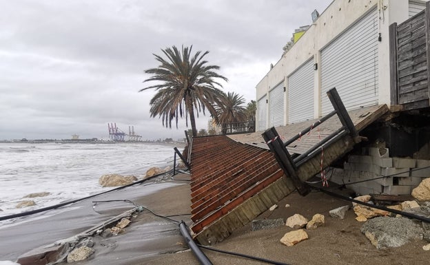 Las playas de Málaga afrontan uno de los peores temporales en las últimas cinco décadas