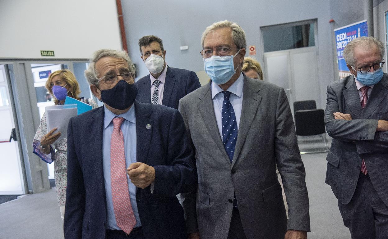 José Ángel Narváez, rector de la UMA, con el consejero Rogelio Velasco. 