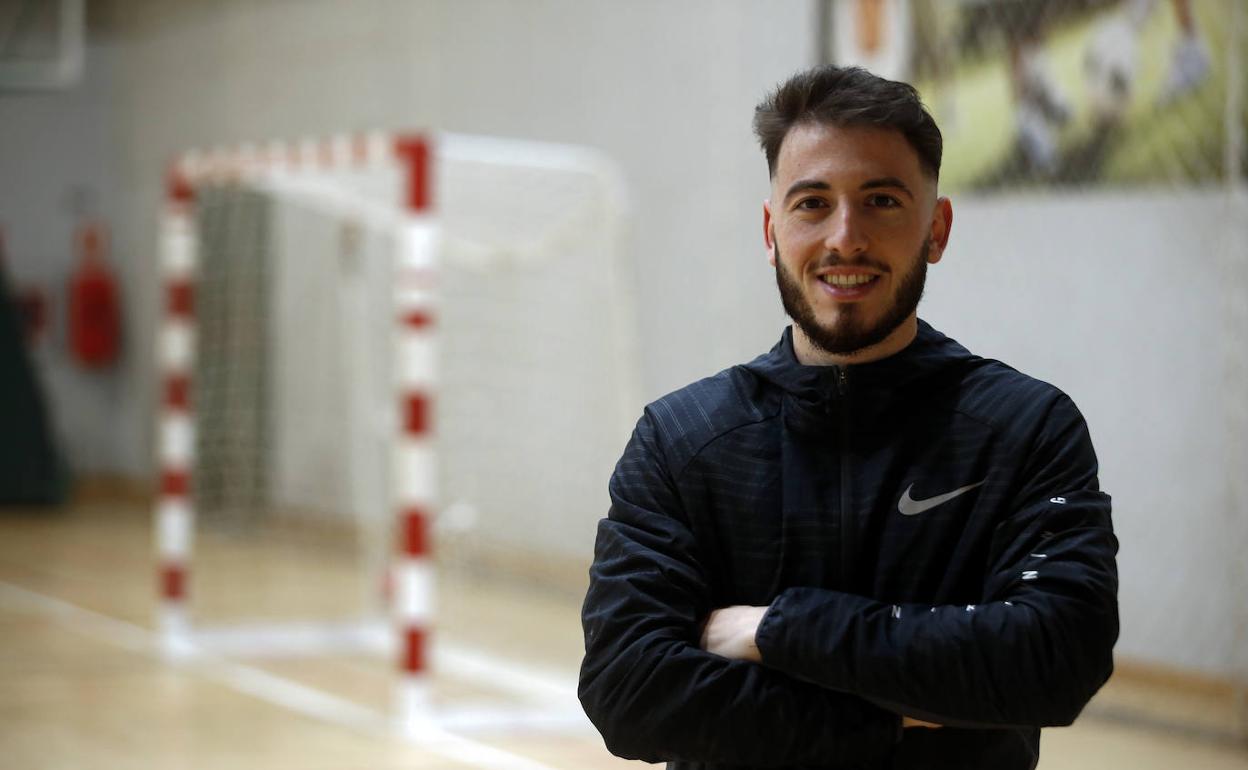 Fernando Cobarro, en el Pabellón Fray Francisco Baños del Colegio Los Olivos. 