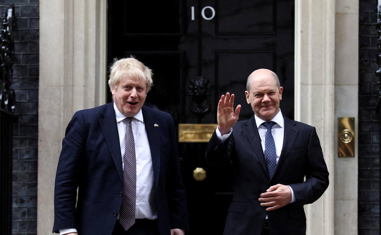 Boris Johnson y Olaf Scholz. 