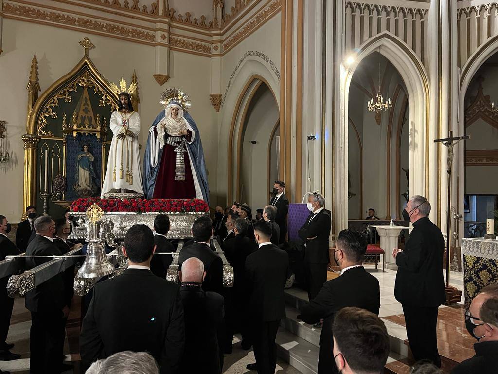 Las mejores imágenes de la tradicional misa del alba y posterior traslado del Cautivo y la Virgen de la Trinidad hasta su casa hermandad.