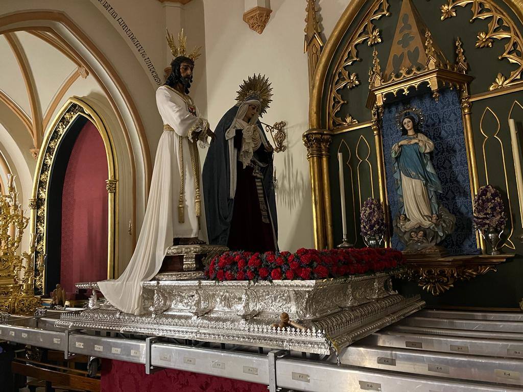 Las mejores imágenes de la tradicional misa del alba y posterior traslado del Cautivo y la Virgen de la Trinidad hasta su casa hermandad.