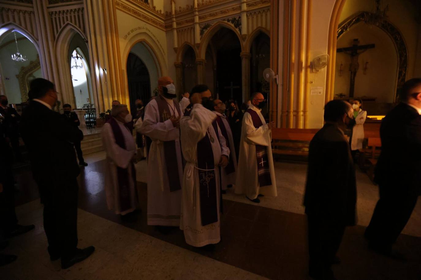 Las mejores imágenes de la tradicional misa del alba y posterior traslado del Cautivo y la Virgen de la Trinidad hasta su casa hermandad.