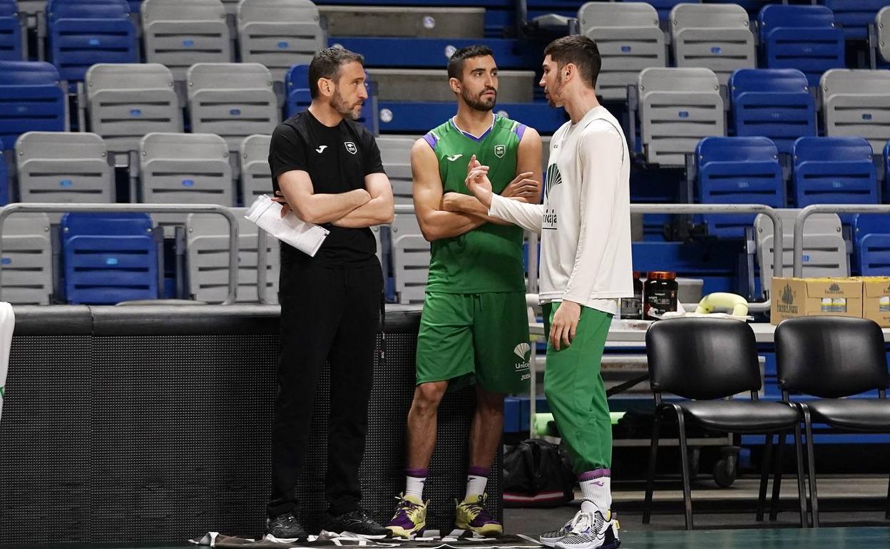 Ibon Navarro, Jaime Fernández y Brizuela.