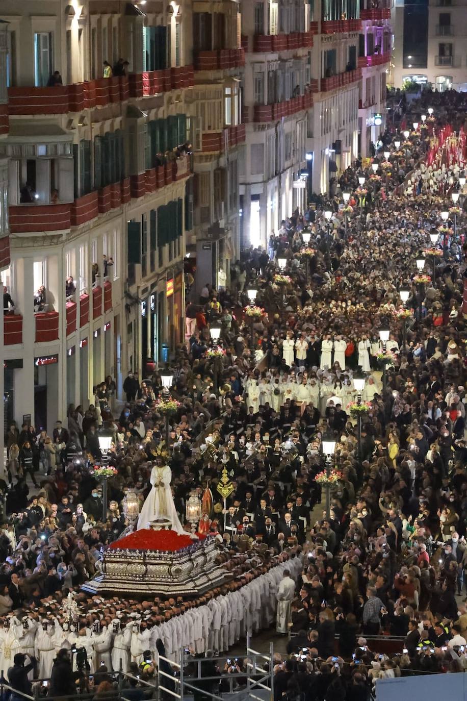 Miles de personas volvieron a seguir al Cautivo por las calles de Málaga 