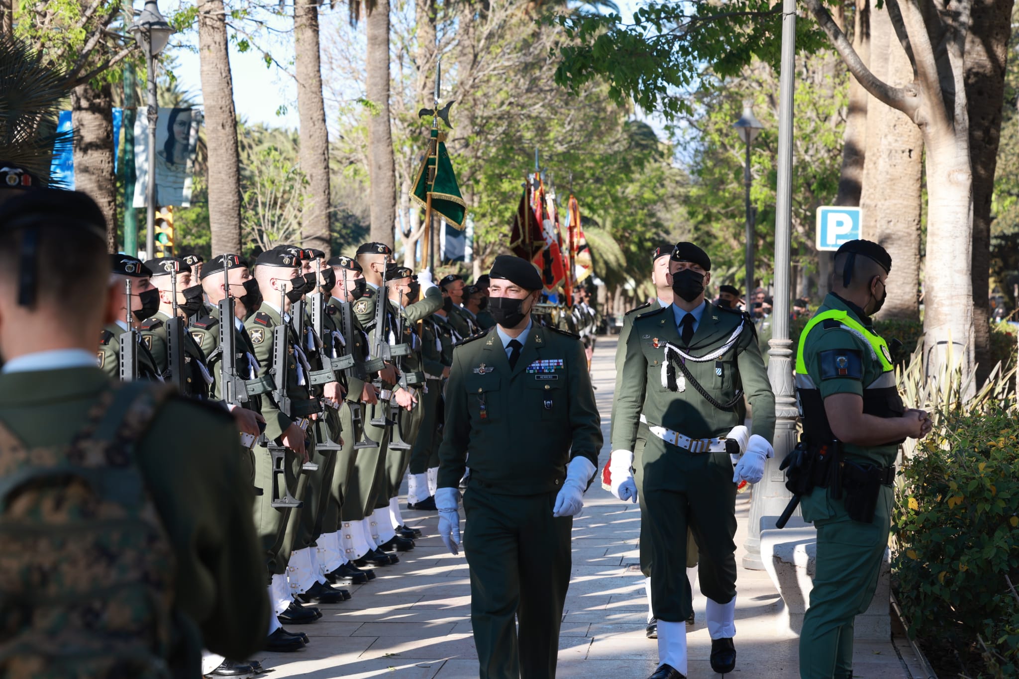 Desfile de la Brigada Paracaidista antes del desfile con Fusionadas este miércoles Santo