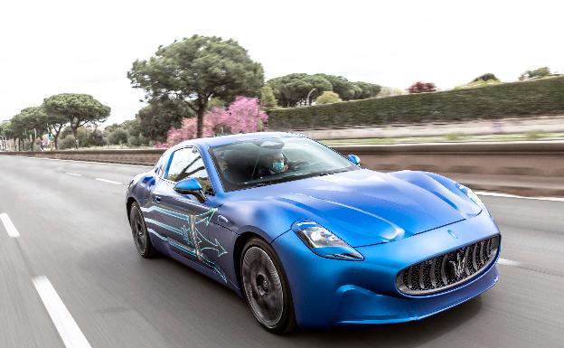 El 100% eléctrico Maserati GranTurismo Folgore recorre las calles