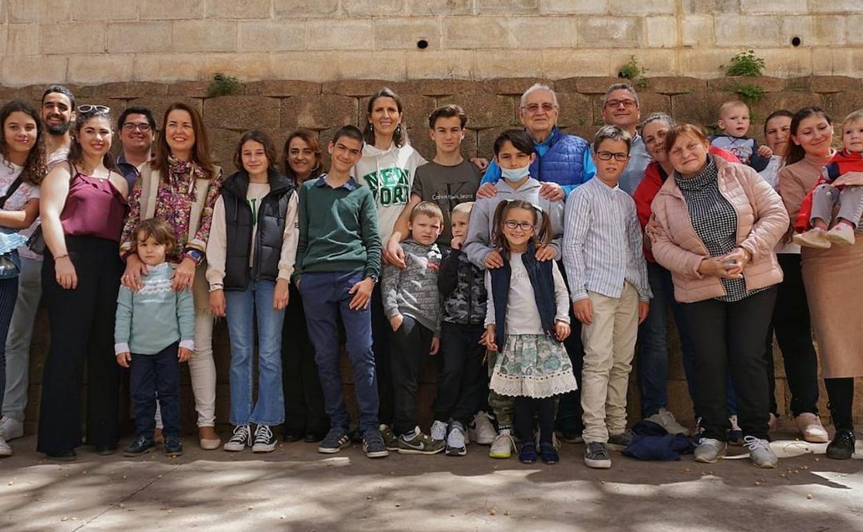 Los García Paine, junto a los ucranianos acogidos, a la derecha de la imagen. 