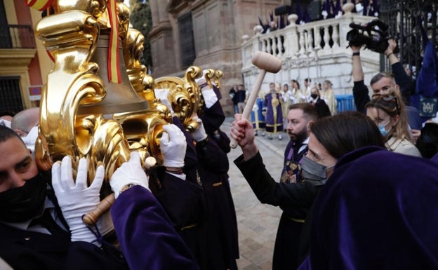 La ministra de Justicia Pilar Llop, en el momento de dar los toques de campana al trono de Jesús El Rico.