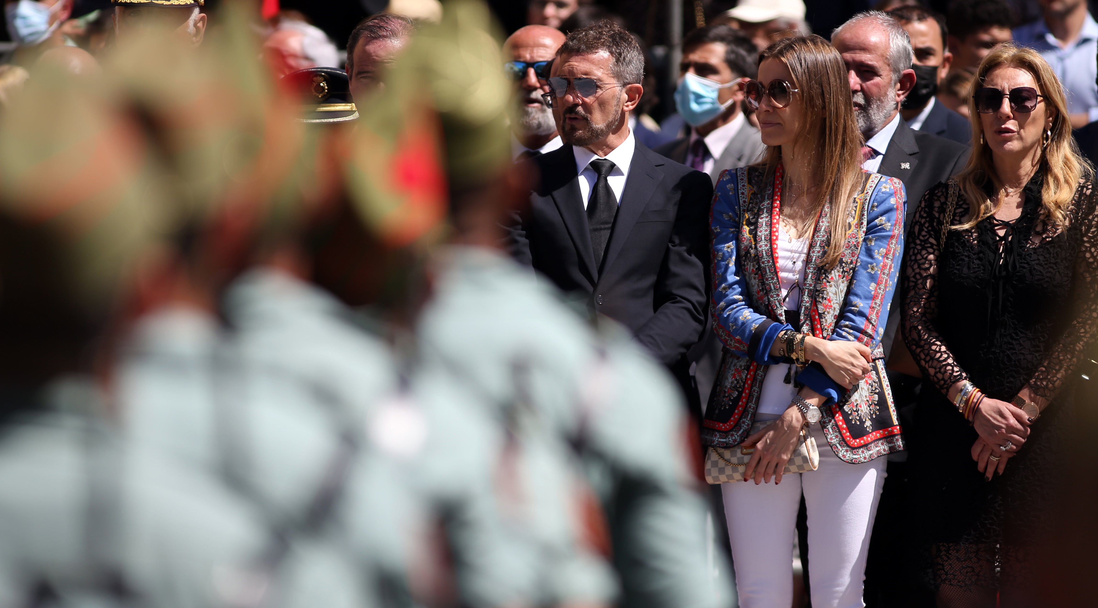 Las tropas han bajado del buque Contramaestre Casado en una nueva ubicación en el Puerto de Málaga