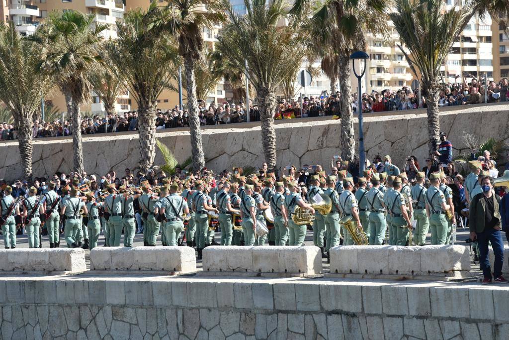 Las tropas han bajado del buque Contramaestre Casado en una nueva ubicación en el Puerto de Málaga