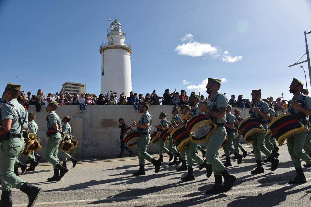 Las tropas han bajado del buque Contramaestre Casado en una nueva ubicación en el Puerto de Málaga