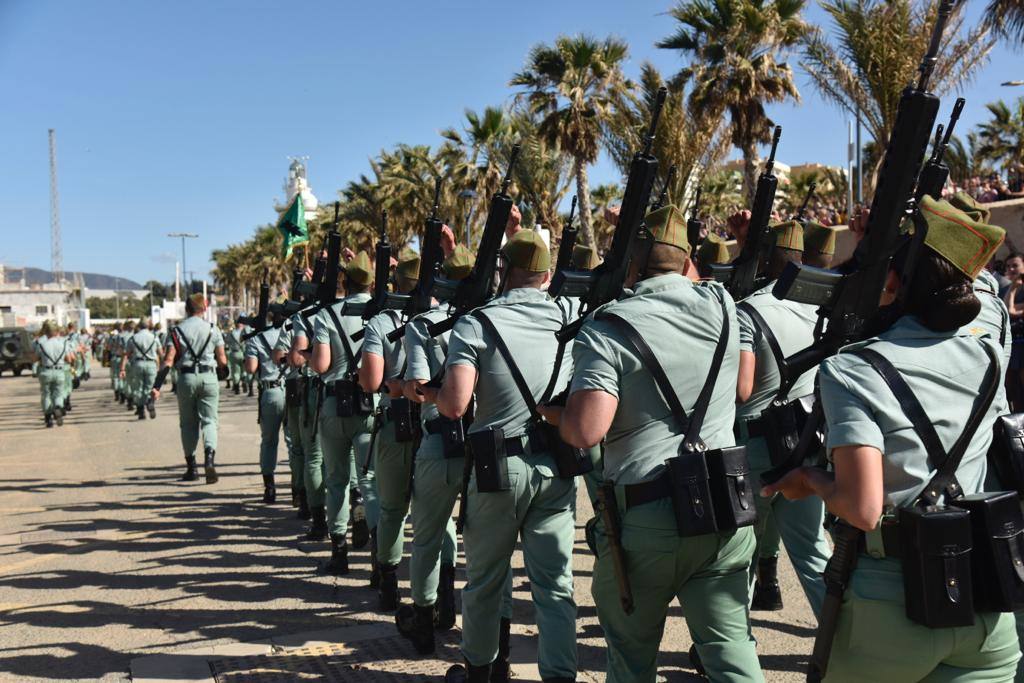 Las tropas han bajado del buque Contramaestre Casado en una nueva ubicación en el Puerto de Málaga