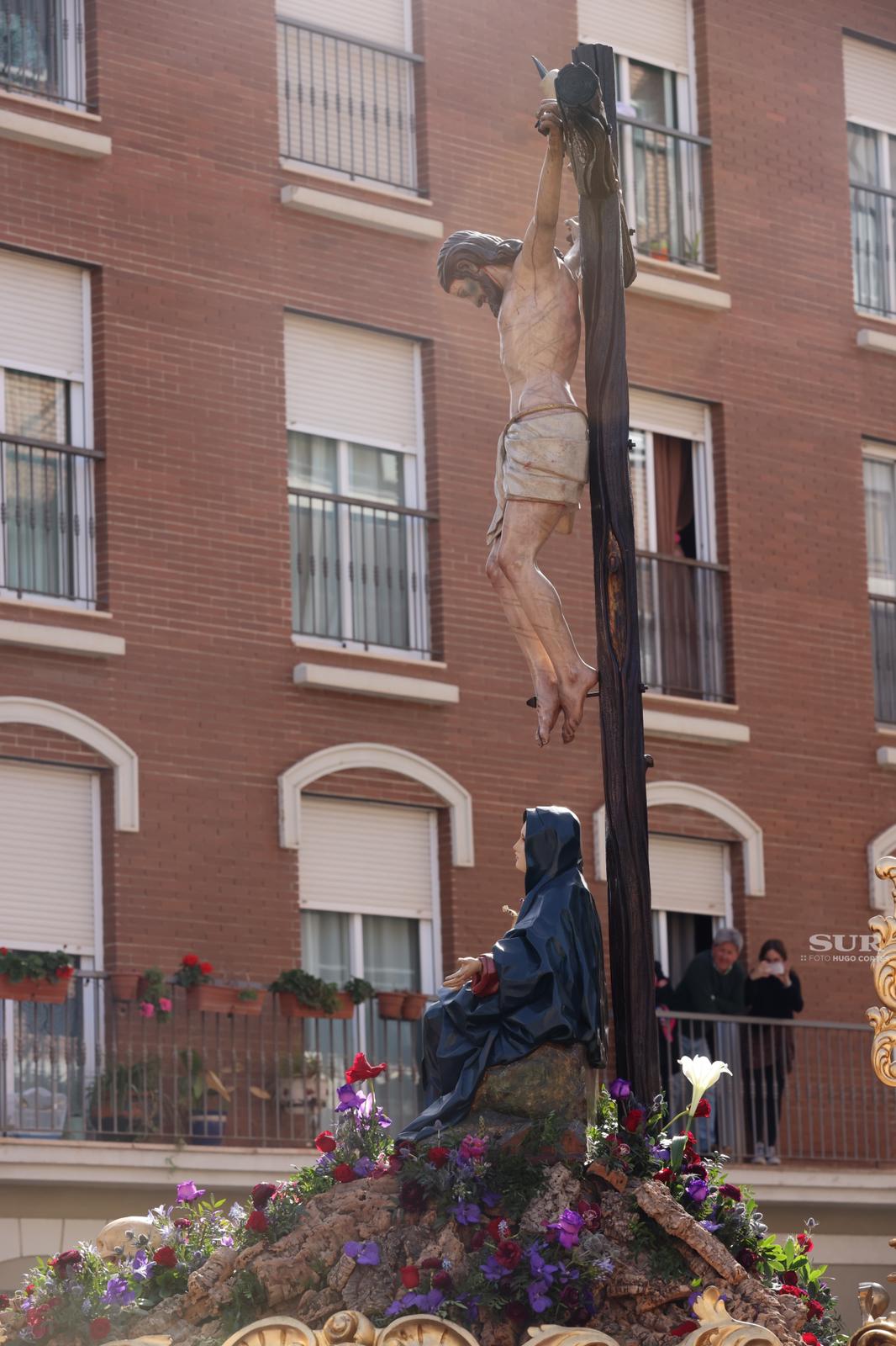Las mejores imágenes de las cofradías del Viernes Santo en Málaga. Procesionan Monte Calvario, Descendimiento, Dolores de San Juan, Amor, Traslado, Piedad, Sepulcro y Servitas.