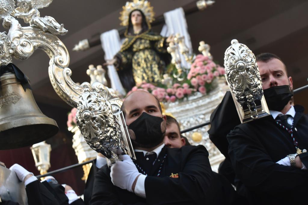Las mejores imágenes de las cofradías del Viernes Santo en Málaga. Procesionan Monte Calvario, Descendimiento, Dolores de San Juan, Amor, Traslado, Piedad, Sepulcro y Servitas.