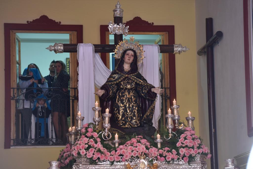 Las mejores imágenes de las cofradías del Viernes Santo en Málaga. Procesionan Monte Calvario, Descendimiento, Dolores de San Juan, Amor, Traslado, Piedad, Sepulcro y Servitas.