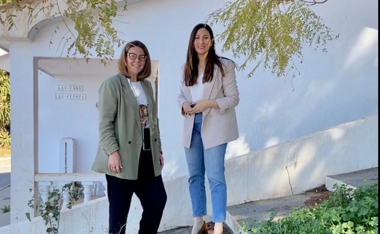 Yesica Peláez y Mari Nieves Ramírez, en la zona de Colina del Sol. 