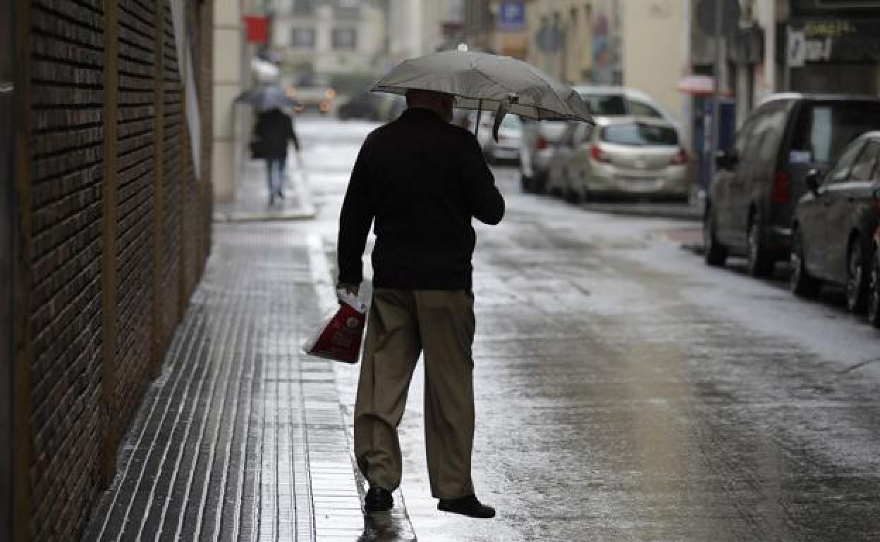 Previsión El tiempo: Cambio de tiempo en Andalucía: aviso amarillo este martes y lluvias y tormentas a mitad de semana