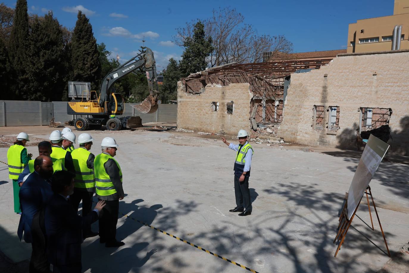 Esta semana han empezado las obras de demolición en la zona en la que se ubicará el centro hospitalario de la capital 